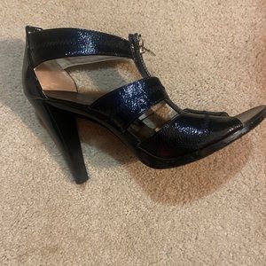 Gorgeous MICHAEL KORS black patent leather zip up heel
